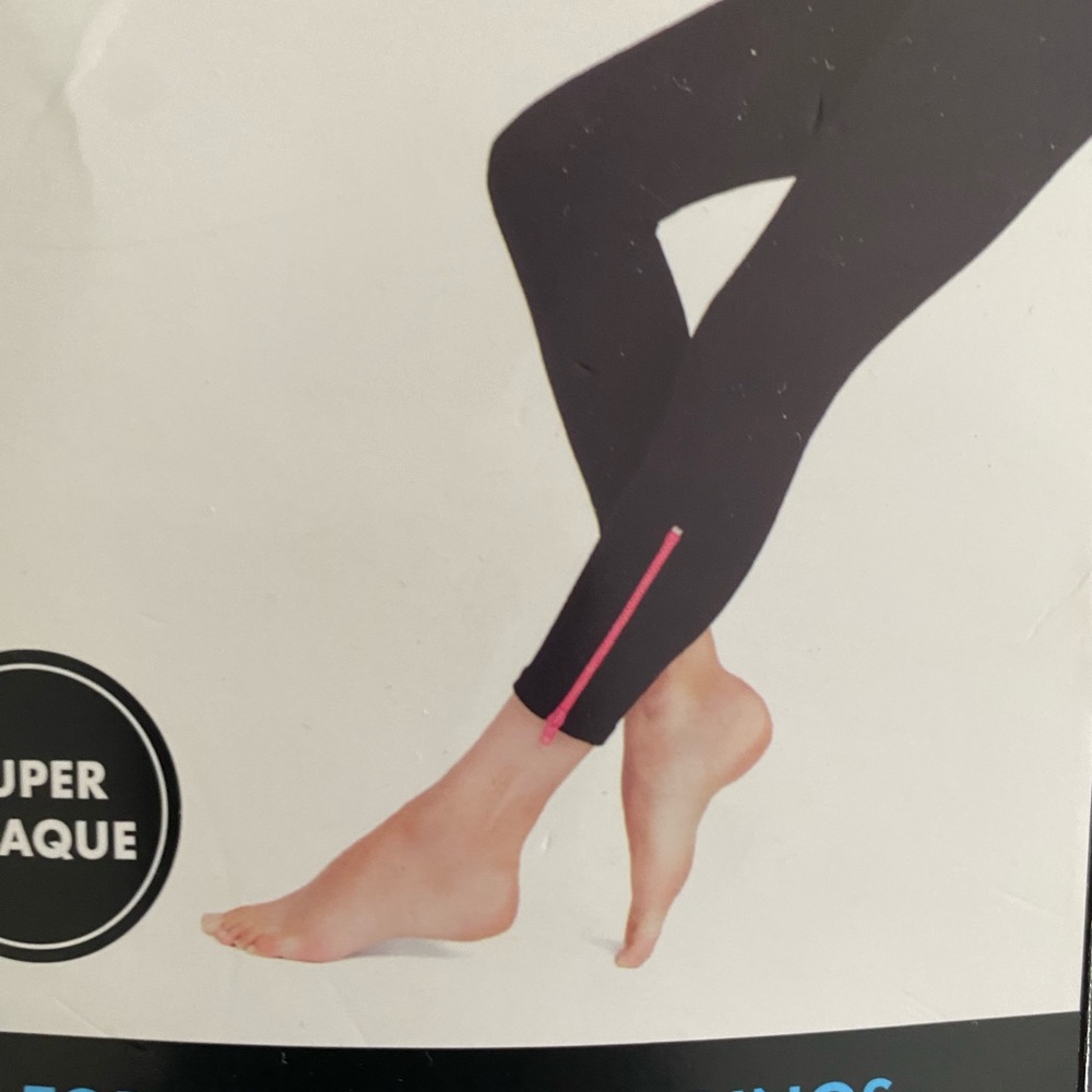 Comfortable black seamless leggings with pink zipper on bottom of legs
